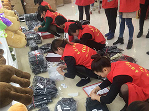 衣博汇绵阳店举行首届打扣技能竞赛
