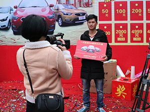 衣博汇兴义店成功举办年终感恩回馈活动