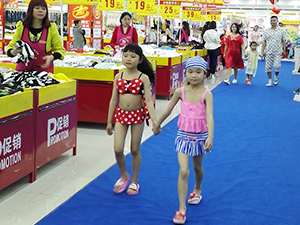 衣博汇怀化店春款主题时装秀闪耀上演