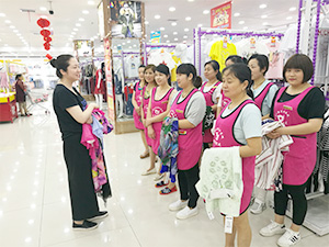 衣博汇怀化店开展女装区专场培训