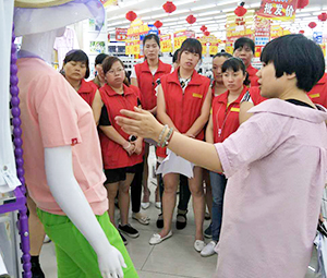 衣博汇娄底店开展色彩知识培训