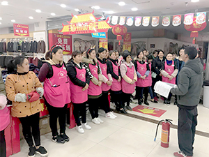 衣博汇贵港店开展消防安全演习