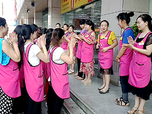 衣博汇云梦店召开优秀员工表彰会