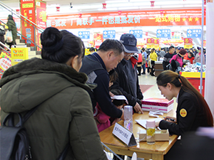 衣博汇绵阳店多举措宣传微会员活动