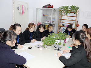 衣博汇绵阳店召开新年工作座谈会