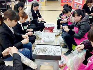 衣博汇零陵店开展打扣比赛